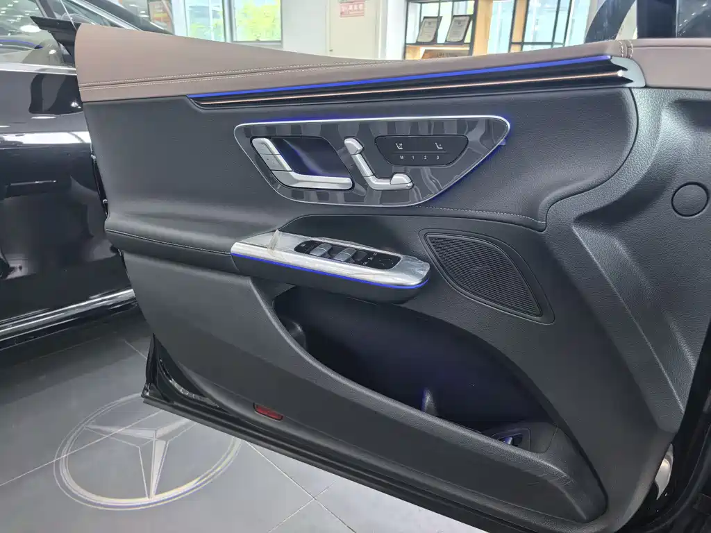 Mercedes-Benz EQE 2025 500 4MATIC