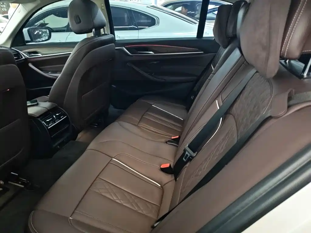 BMW 5 Series — миниатюра 17