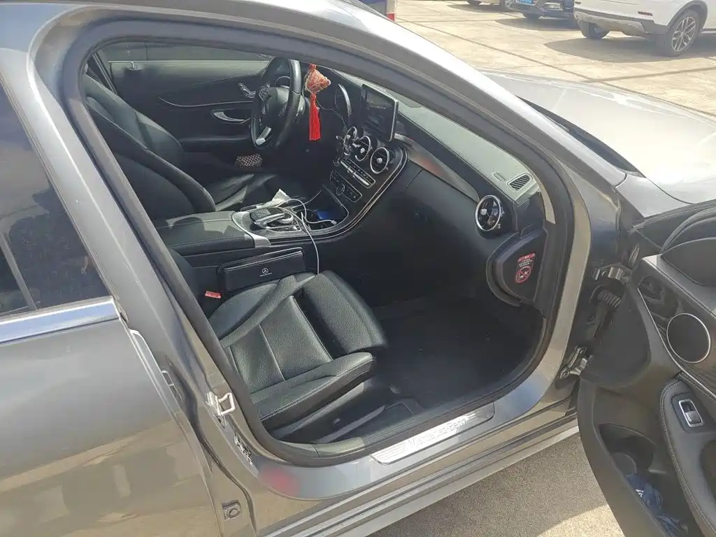 Mercedes-Benz C-Class — миниатюра 3