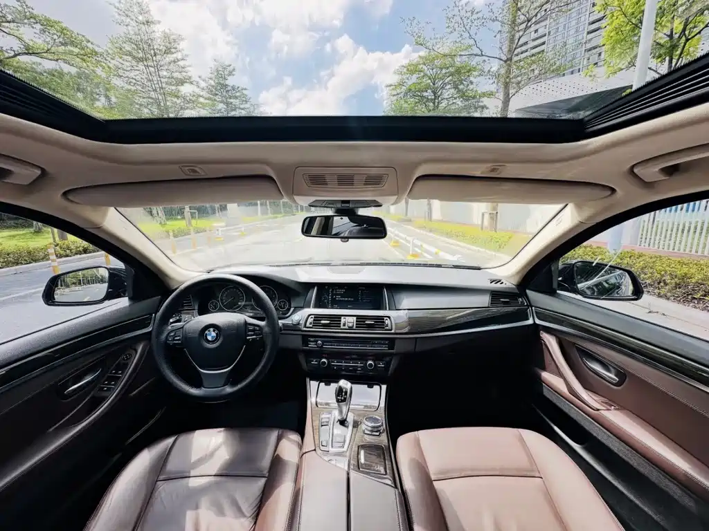 BMW 5 Series — миниатюра 7