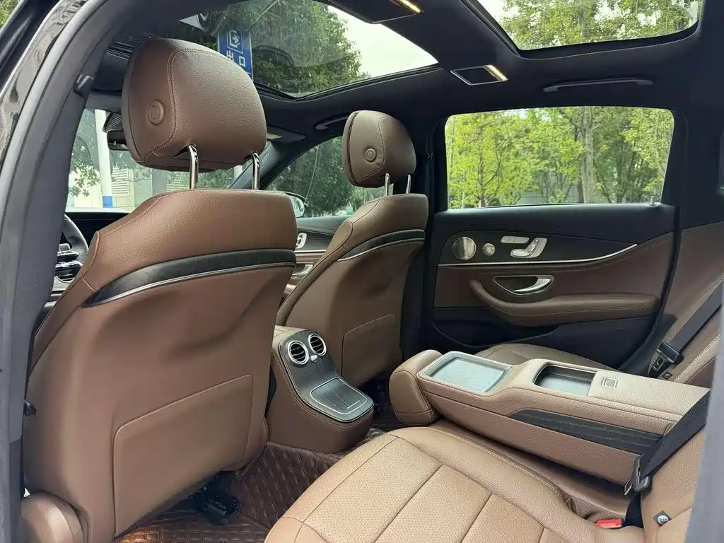 Mercedes-Benz E-Class — миниатюра 6