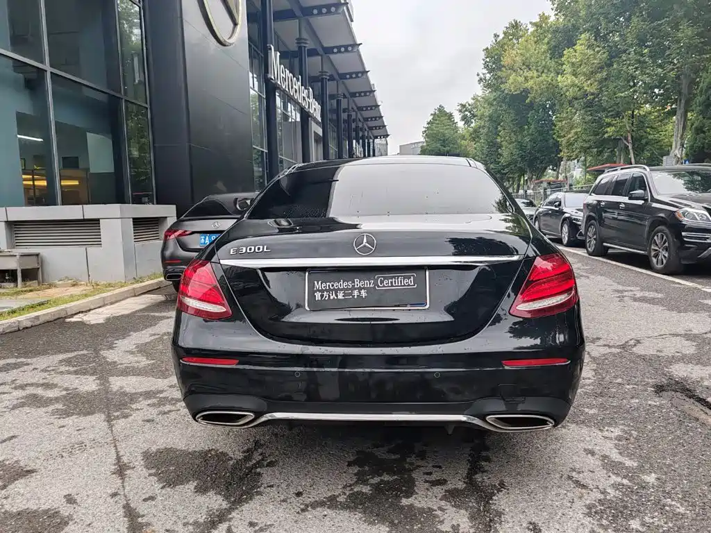 Mercedes-Benz E-Class — миниатюра 7