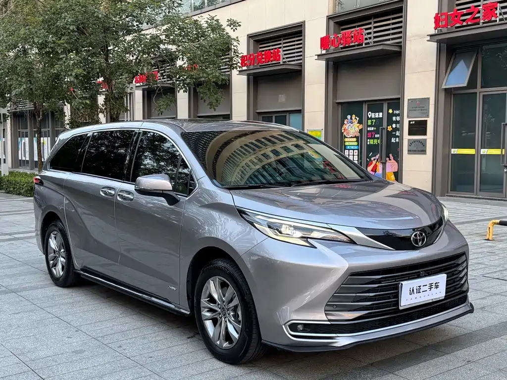 Toyota Sienna — миниатюра 3