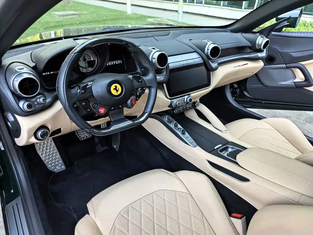 FERRARI GTC4LUSSO
