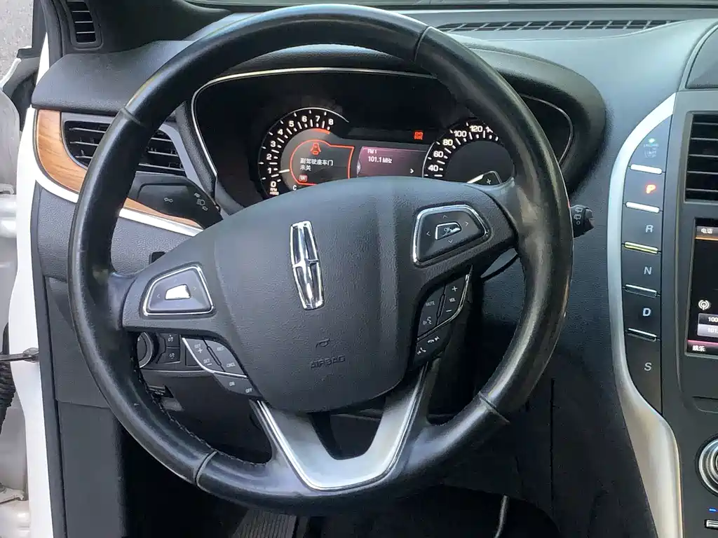 Lincoln MKC — миниатюра 12
