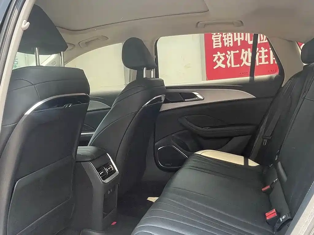 Hongqi Hongqi H5 — миниатюра 8