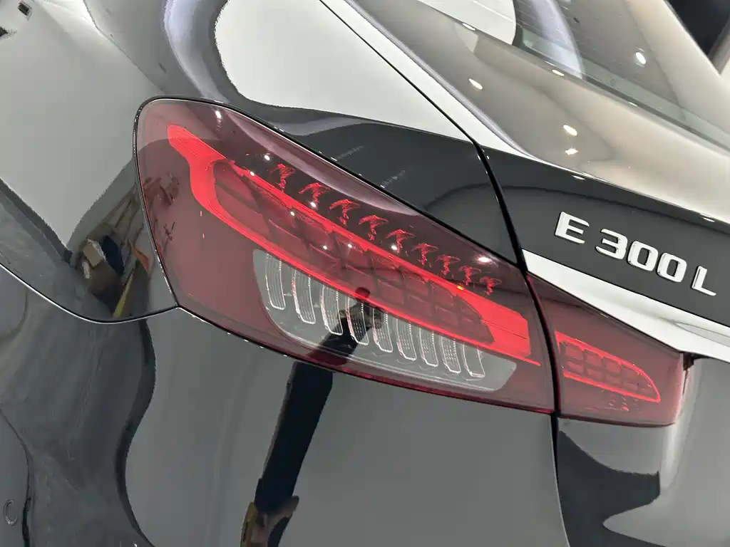 Mercedes-Benz E-Class — миниатюра 22