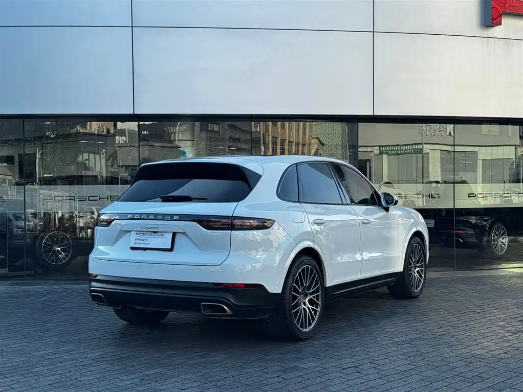 Porsche Cayenne — миниатюра 4