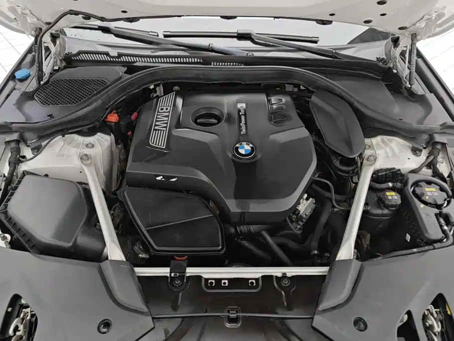 BMW 5 Series — миниатюра 10