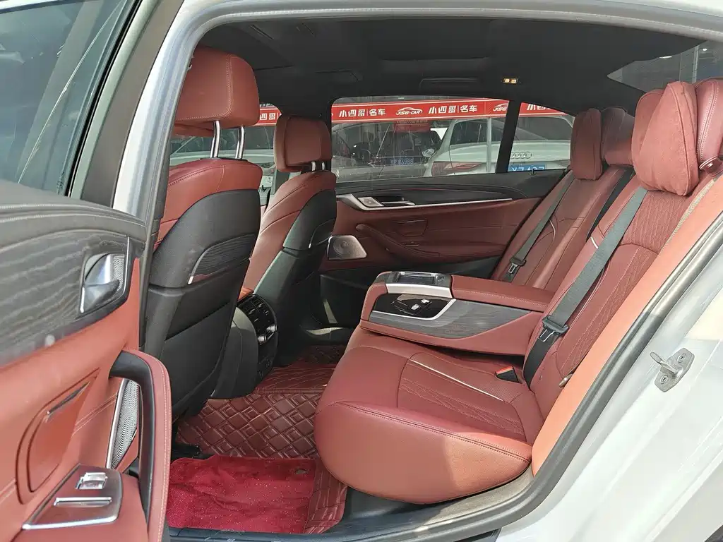 BMW 5 Series — миниатюра 8