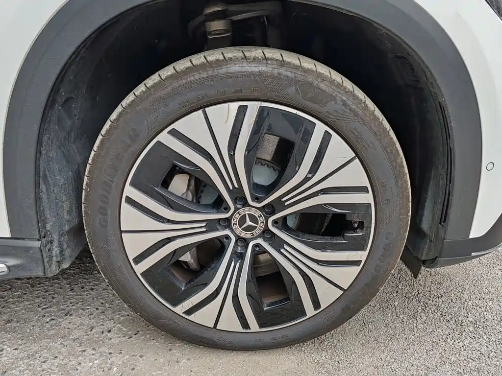 Mercedes-Benz EQE SUV — миниатюра 8