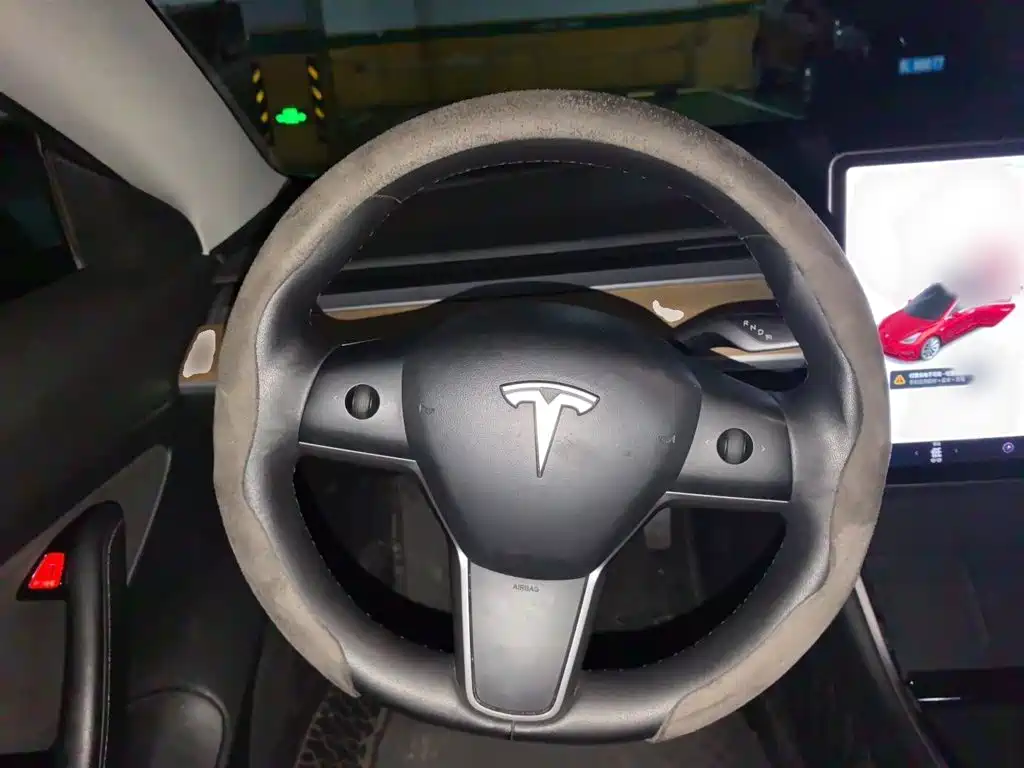 Tesla Model 3 — миниатюра 3