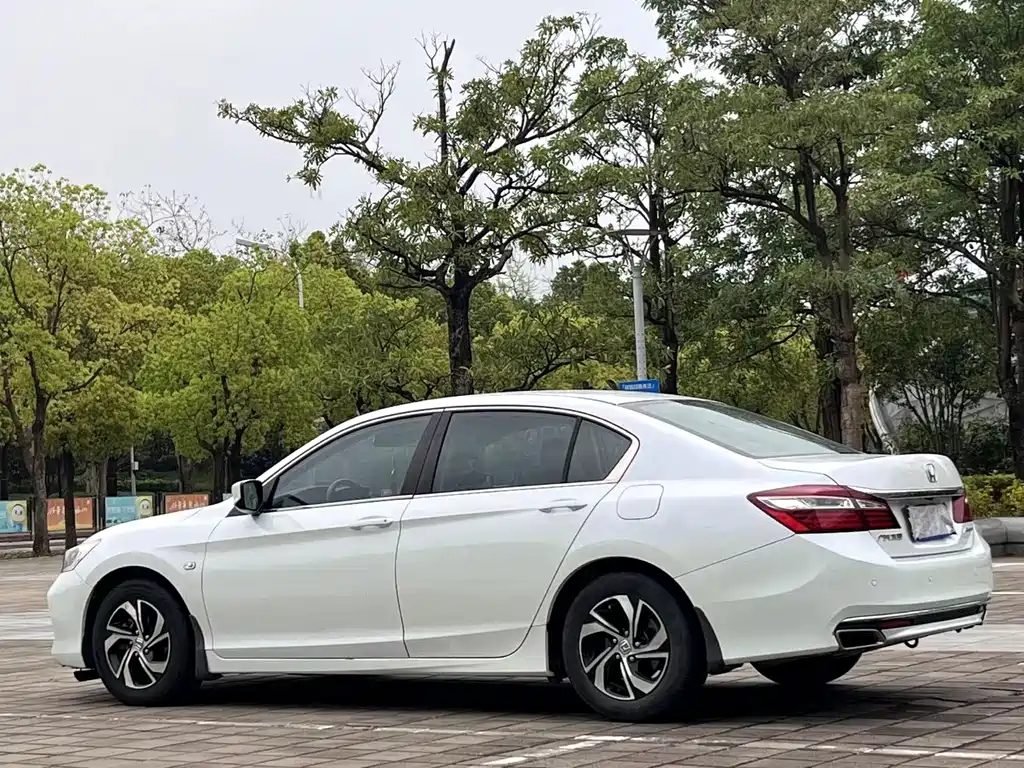 Honda Accord — миниатюра 24