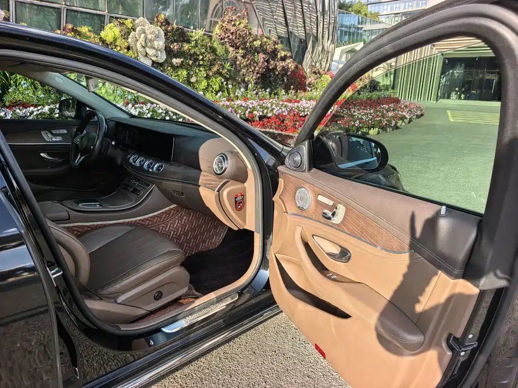 Mercedes-Benz E-Class — миниатюра 11