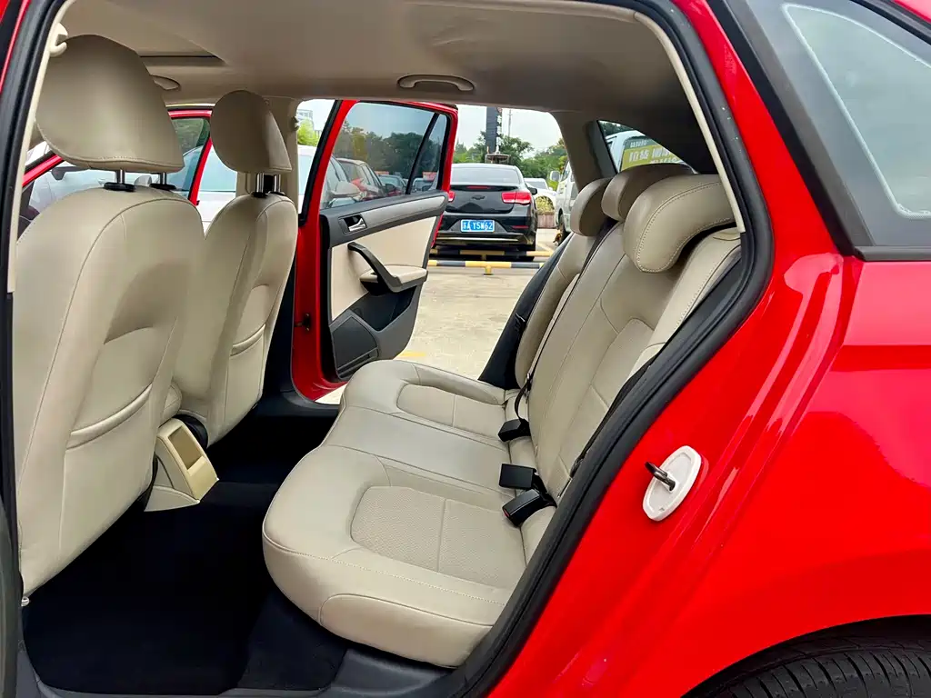 Skoda Rapid Spaceback — миниатюра 5