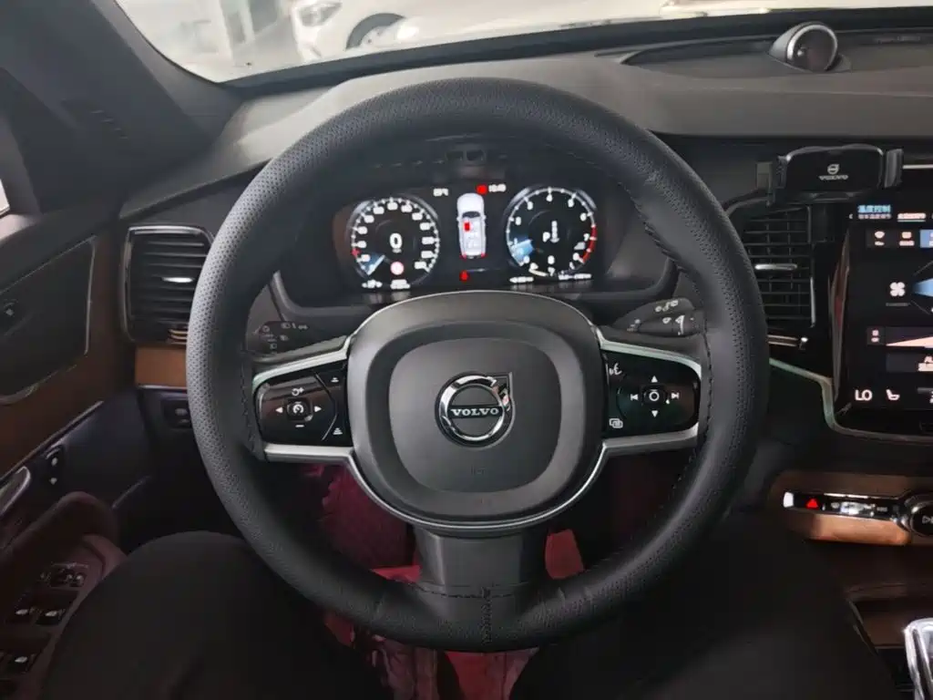 Volvo XC90 — миниатюра 11