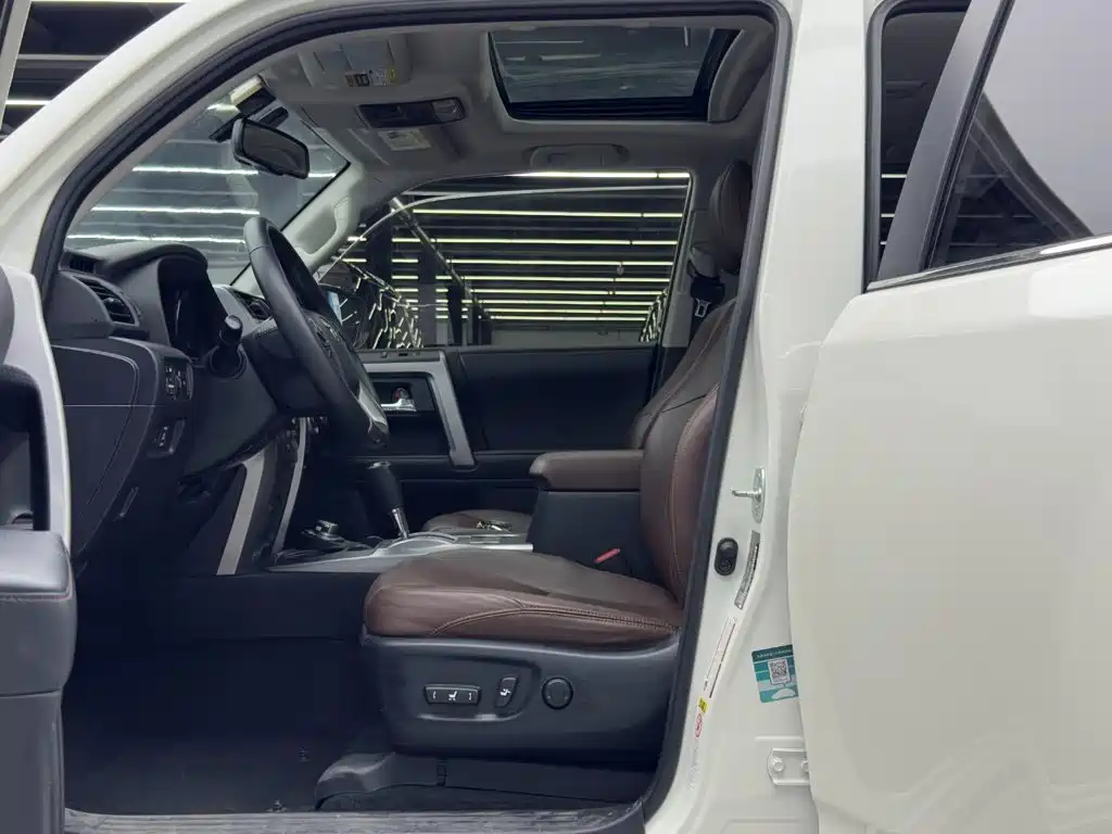 Toyota 4Runner — миниатюра 8