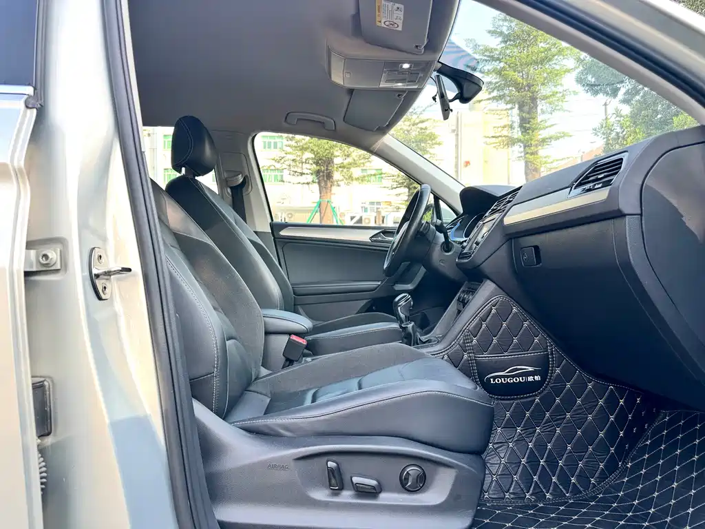 Volkswagen Tiguan L — миниатюра 14