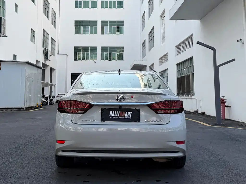 Lexus ES — миниатюра 6