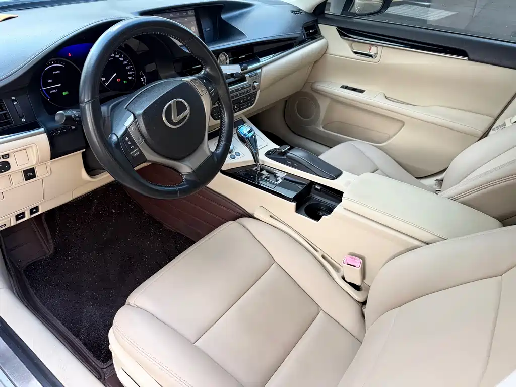 Lexus ES — миниатюра 10