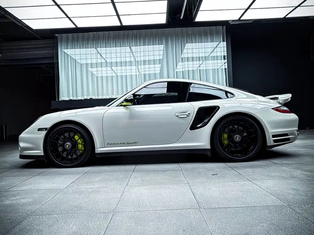 Porsche 911 2010 Turbo S Edition 918 Spyder