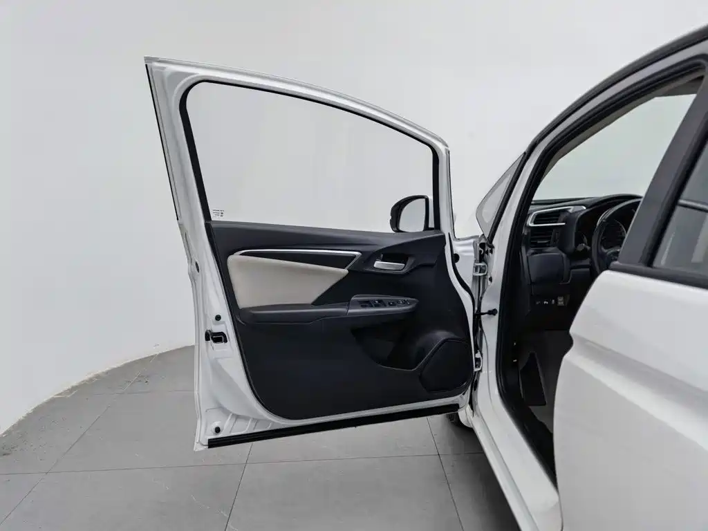 Honda Fit — миниатюра 8