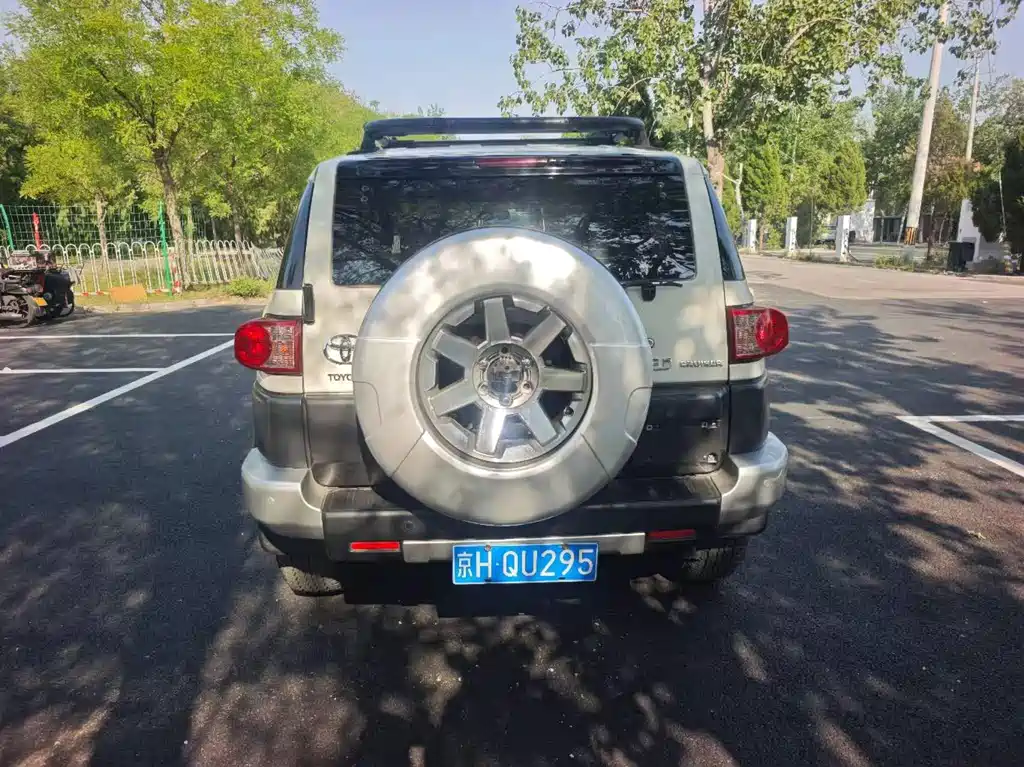 Toyota FJ Cruiser — миниатюра 6