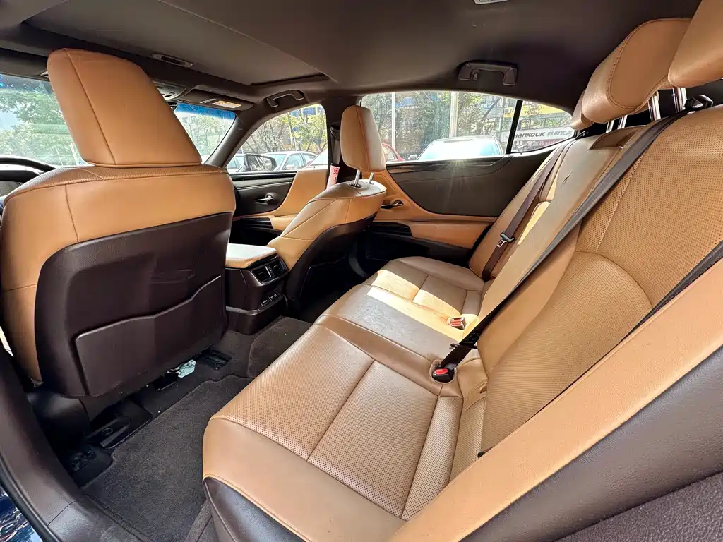 Lexus ES — миниатюра 6
