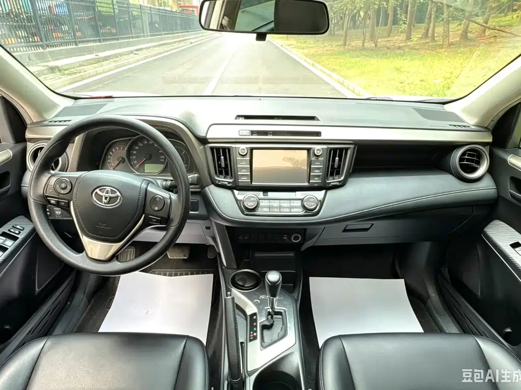 Toyota RAV4 — миниатюра 6