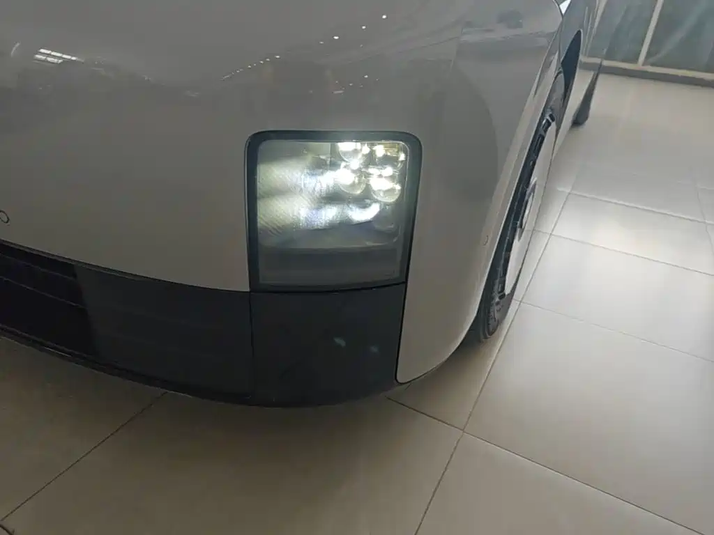 Li Auto Li MEGA — миниатюра 24
