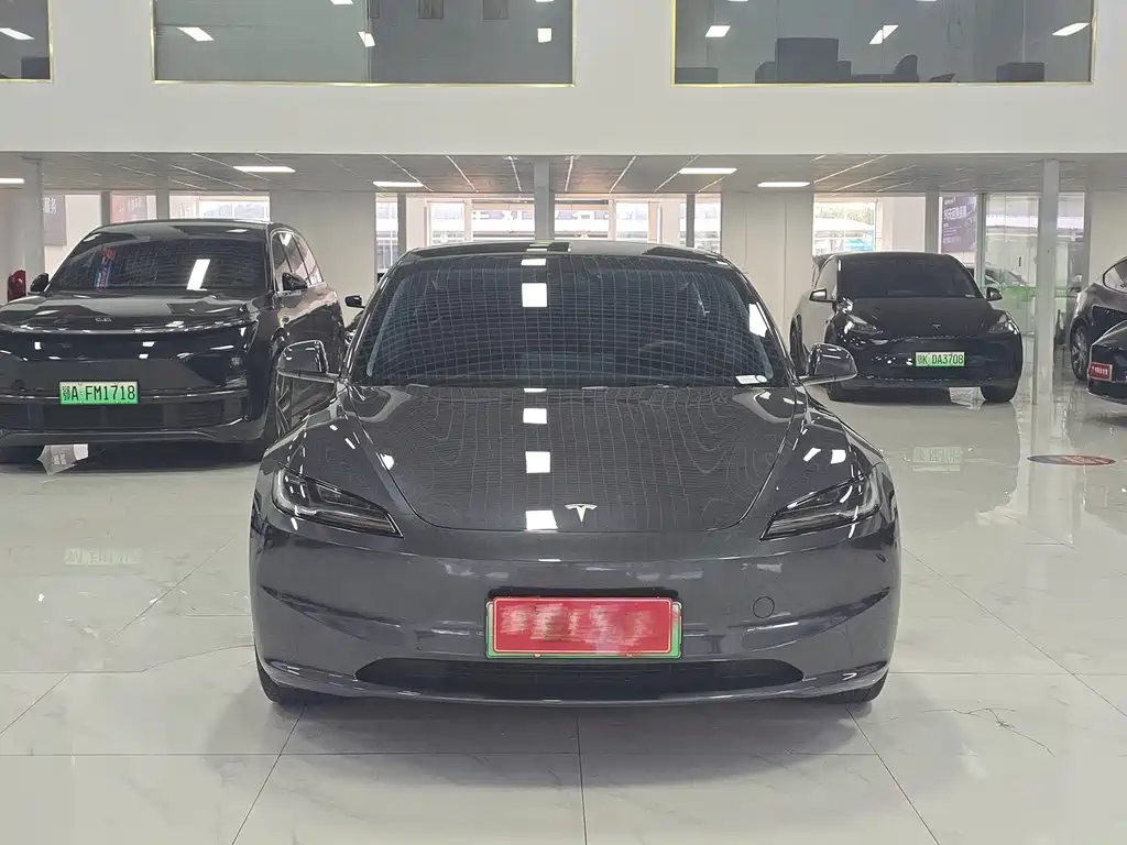 Tesla Model 3 — миниатюра 2