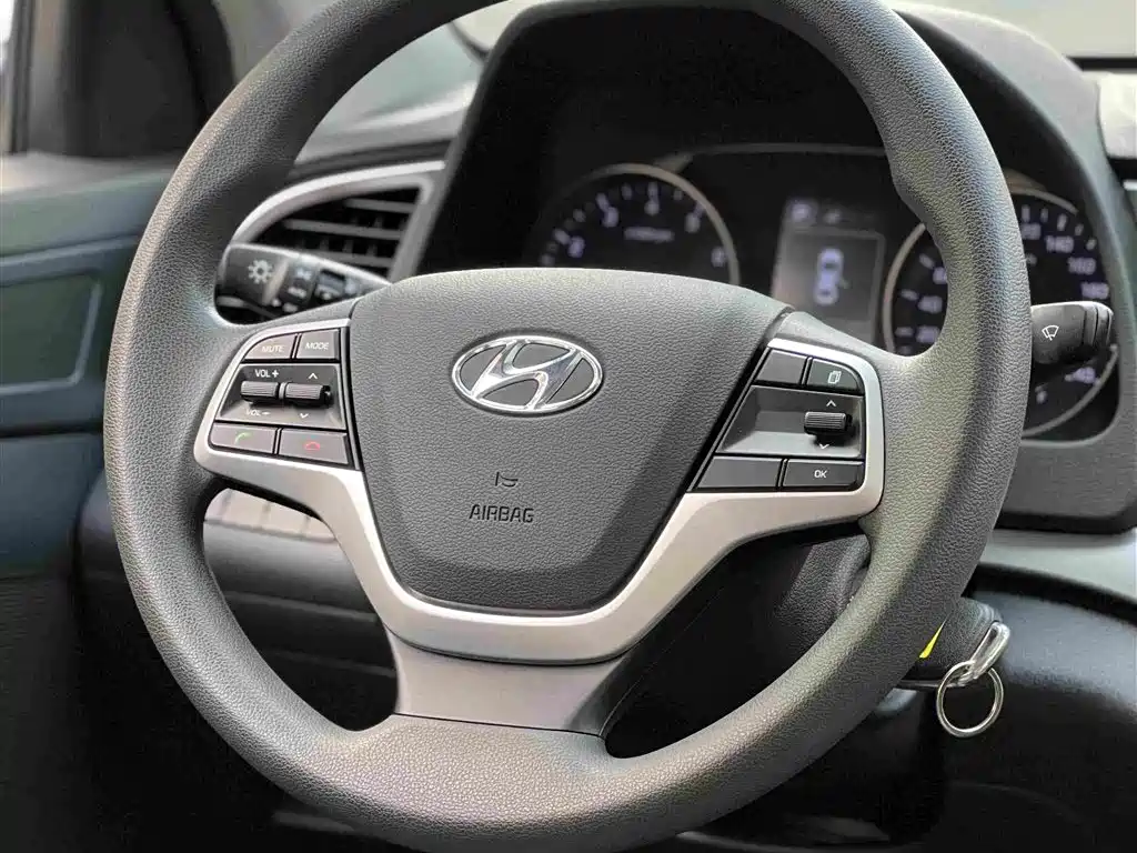 Hyundai Elantra — миниатюра 13
