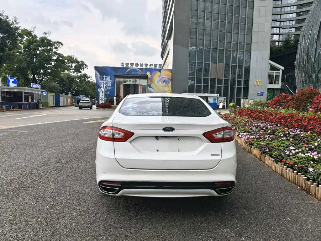 Ford Mondeo — миниатюра 9