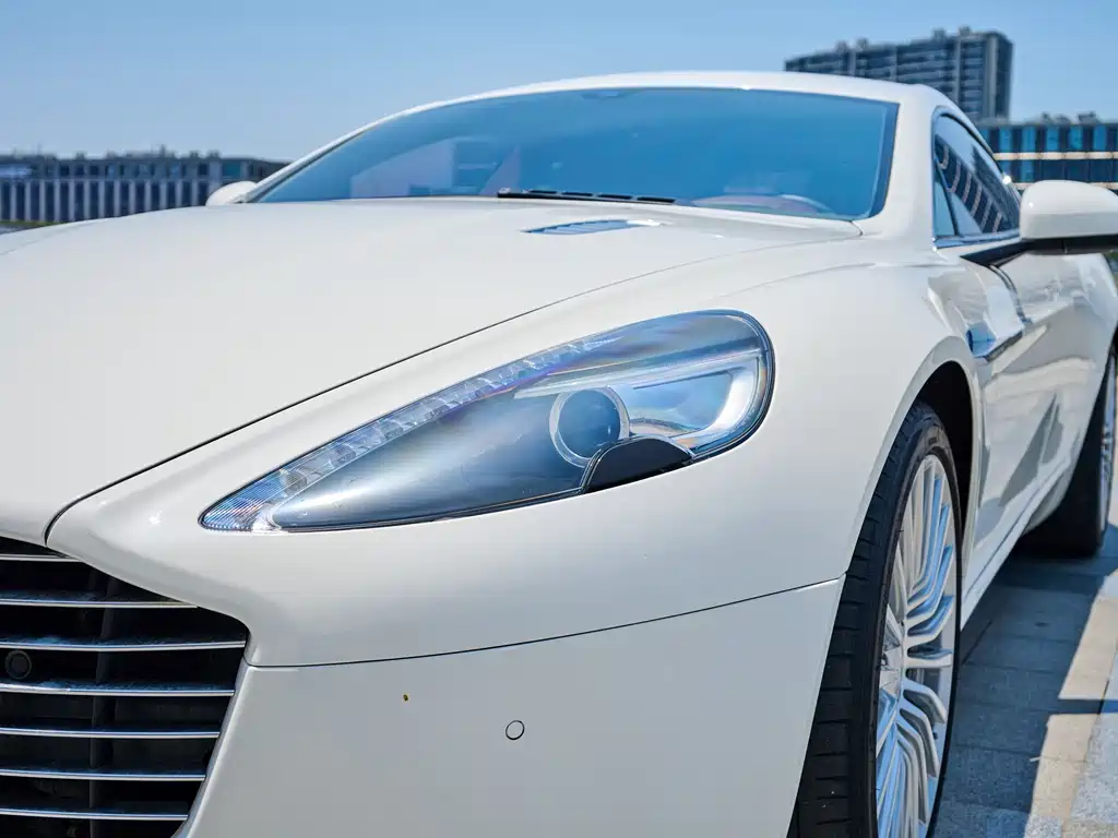 Aston Martin Rapide — миниатюра 5