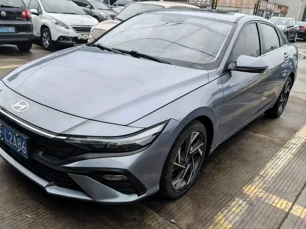 Hyundai Elantra