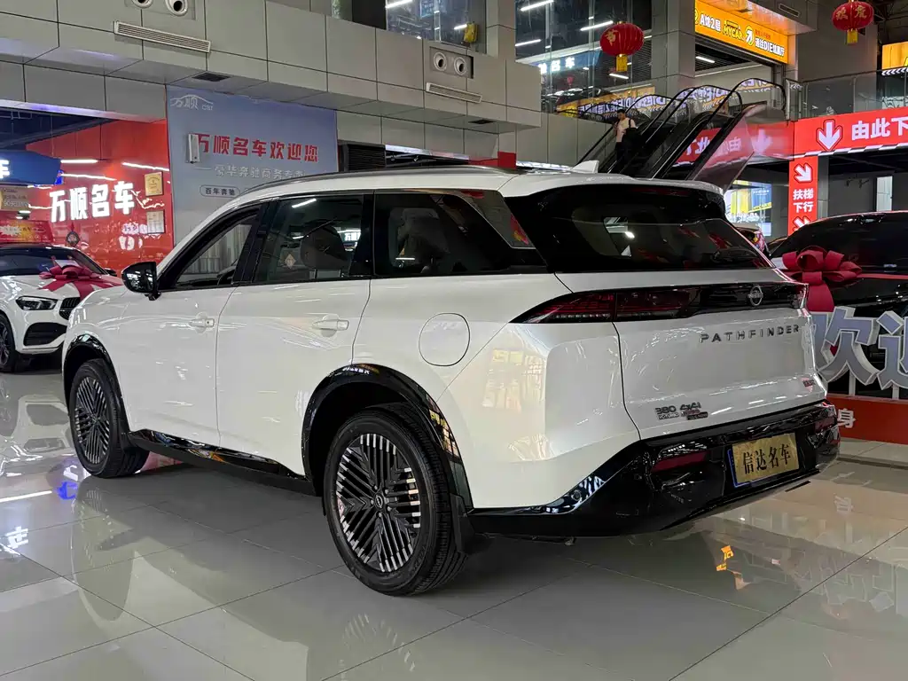 NISSAN EXPLORING THE LAND