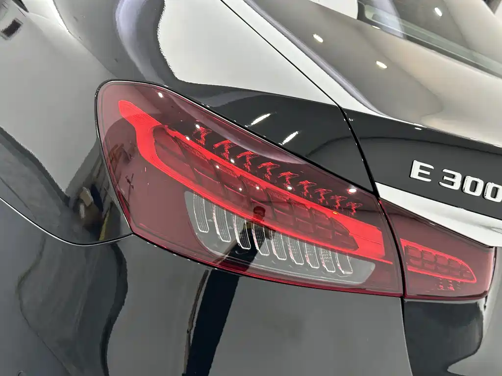 Mercedes-Benz E-Class — миниатюра 23
