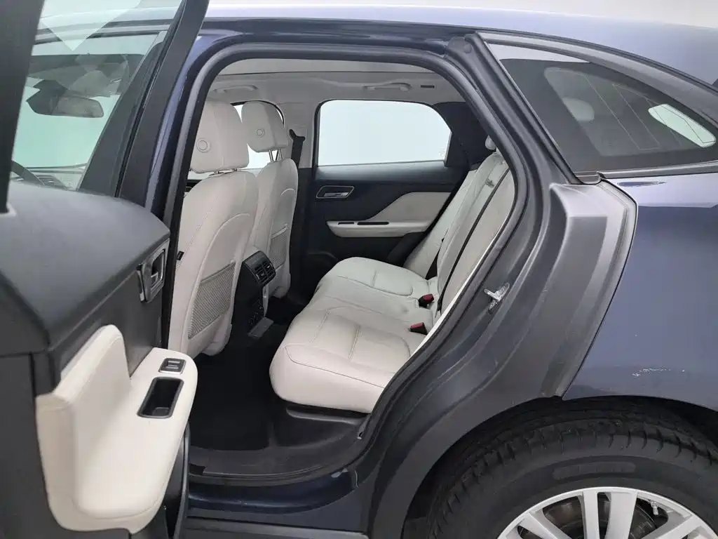 Jaguar F-PACE — миниатюра 15