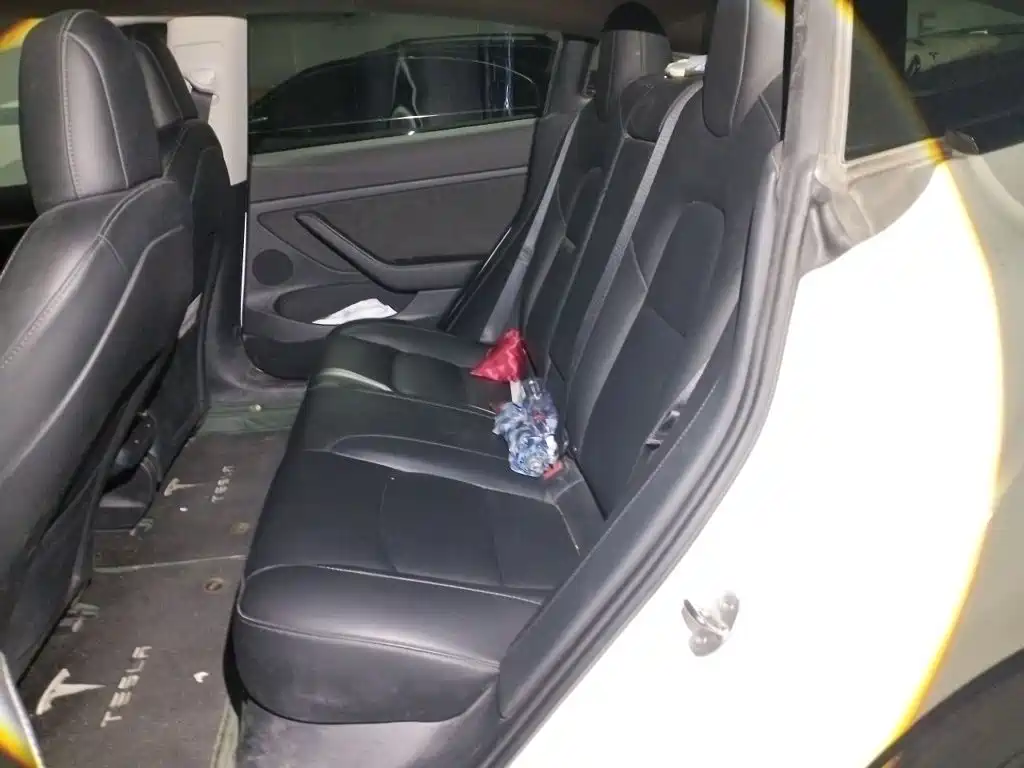 Tesla Model 3 — миниатюра 18