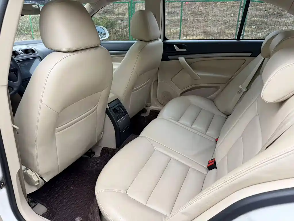 Skoda Octavia Classic 1.6L Manual Comfort Outstanding Edition, фото 8