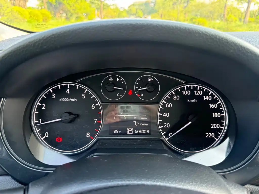 Nissan Tiida — миниатюра 10