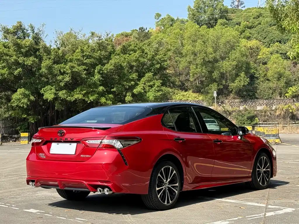 TOYOTA CAMRY