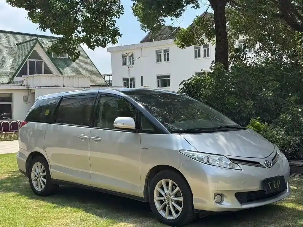 Toyota Previa — миниатюра 2