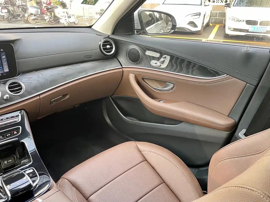 Mercedes-Benz E-Class — миниатюра 22