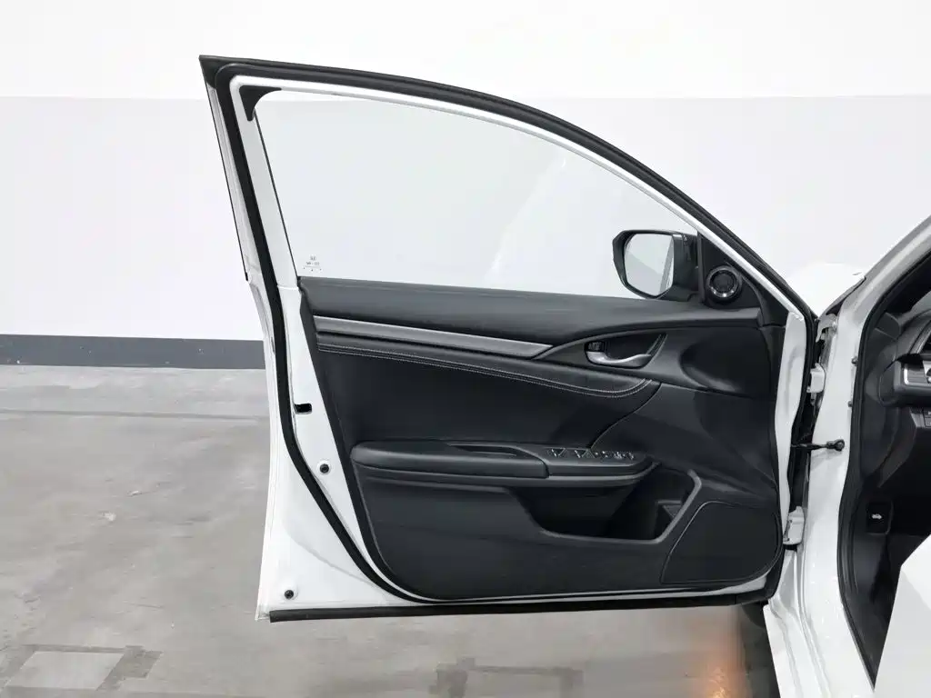 Honda Civic — миниатюра 8