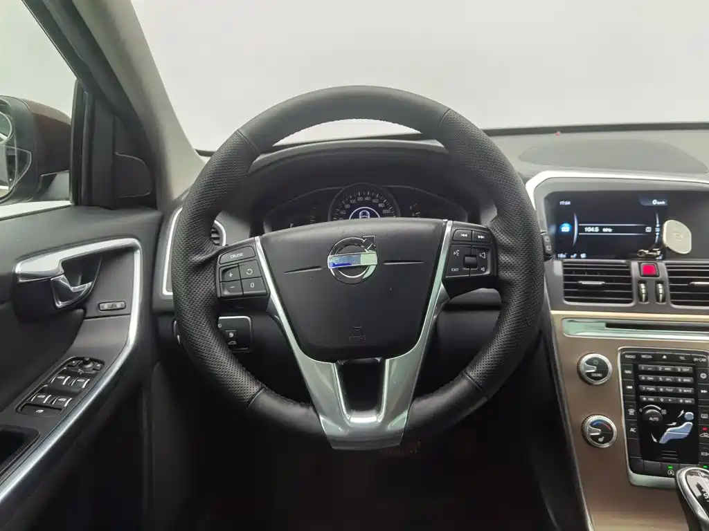 Volvo XC60 — миниатюра 11
