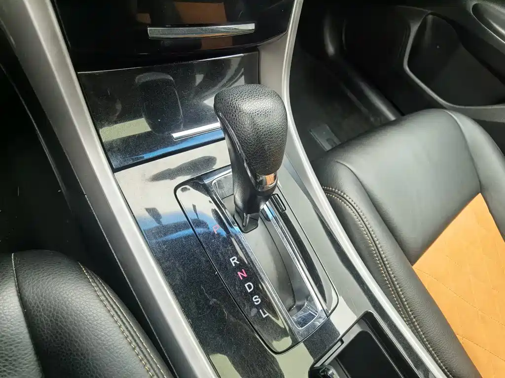 Honda Accord — миниатюра 13