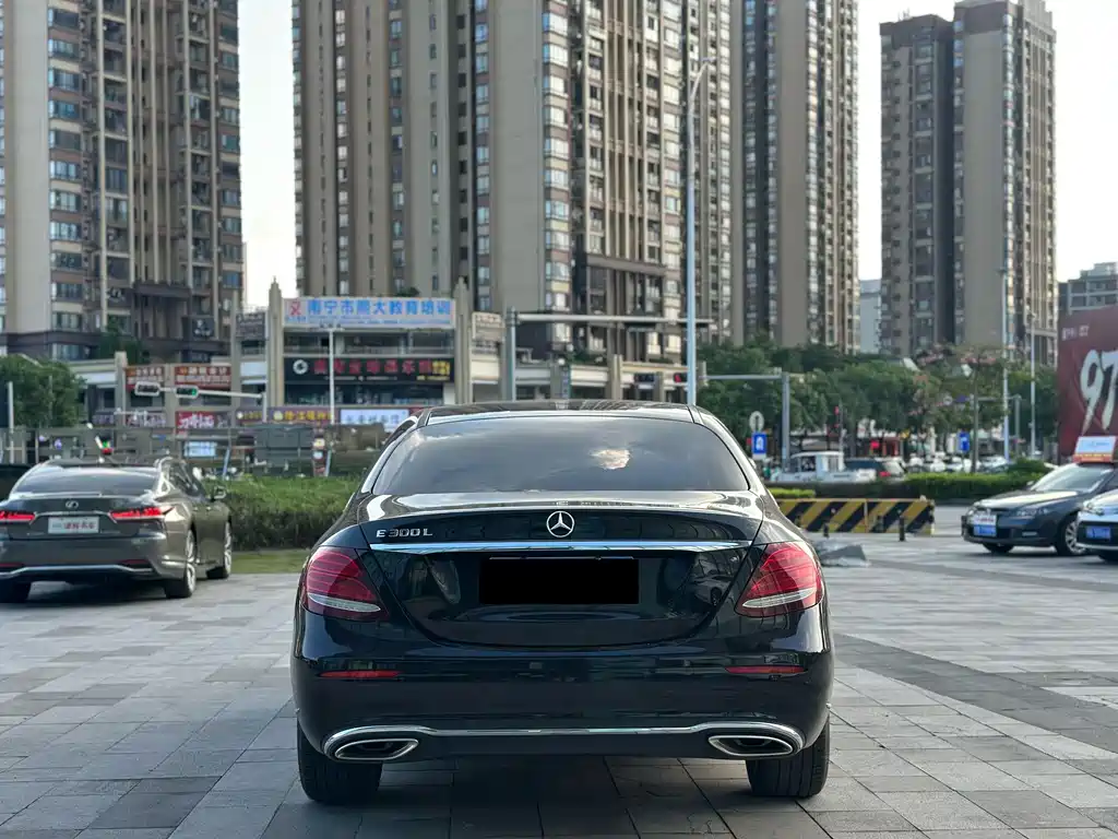 Mercedes-Benz E-Class — миниатюра 10