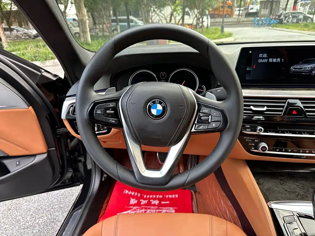 BMW 5 Series — миниатюра 17