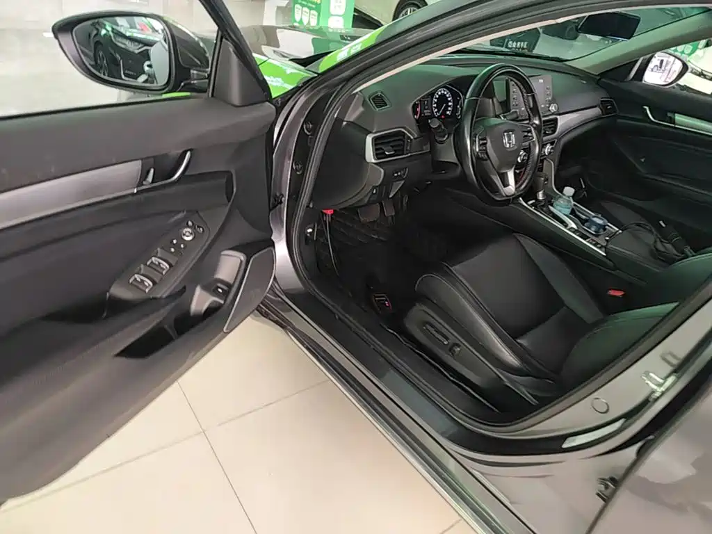 Honda Accord — миниатюра 16